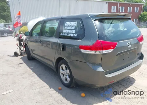 2012 Toyota Sienna Base V6 7 Passenger z USA, uszkodzony, nr VIN 5TDZK3DC8CS274703